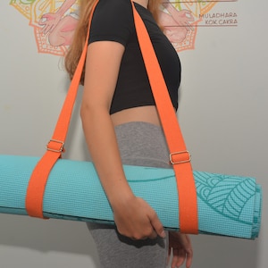 Yoga Mat Straps and Pilates Mat Holder , Stretching Strap , Adjustable Cross Body Carrying Strap for Beach Towels and Picnic Blankets