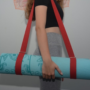 Yoga Mat Straps and Pilates Mat Holder , Stretching Strap , Adjustable Cross Body Carrying Strap for Beach Towels and Picnic Blankets