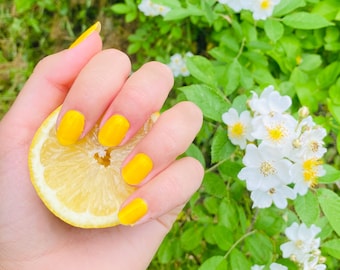 Sunshine Yellow Nail Polish Wraps: Easy Summer Manicure