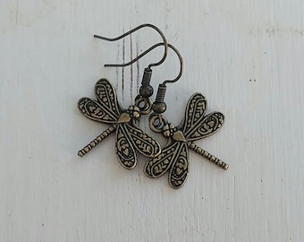 Pendientes de libélula estilo boho de bronce