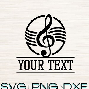 Può includere: Grafica in bianco e nero di una chiave di violino all'interno di un cerchio con note musicali. Il testo "YOUR TEXT" è sotto il cerchio. Il testo "SVG, PNG, DXF, EPS, JPG, PDF" è sotto il testo.