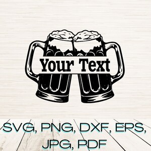 Könnte beinhalten: Schwarz-weiße Grafik von zwei Bierkrügen, die anstoßen, mit dem Text "Your Text" in einem Banner über den Krügen. Unter den Krügen befinden sich die Dateitypen: SVG, PNG, DXF, EPS, JPG, PDF.