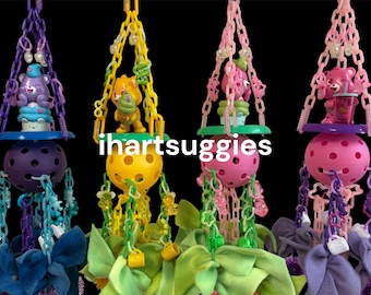 El juguete de búsqueda de alimento para petauros del azúcar / figura de oso feliz viene con mini tazas, tiras de vellón y 2 sistemas de poleas.