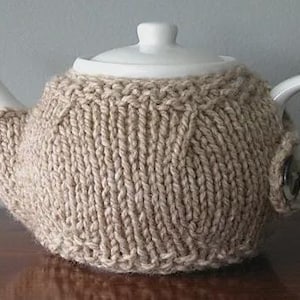 Handmade Teapot Cosy – Chunky Knit Tea Warmer – Gift for Tea Lover & Kitchen Décor
