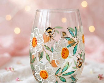 Hand-painted Chamomile Flowers and Bees Stemless Wine Glass, Summer Drinkware