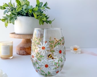 Hand-Painted Pearlescent Daisy and Bees Single Stemless Wine Glass | Floral Drinkware