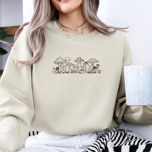 Suéter de cuello redondo con bordado de hongos: patrón de bordado de hongos, diseño de bordado de hongos, sudadera estilo cottagecore, suéter con hongos