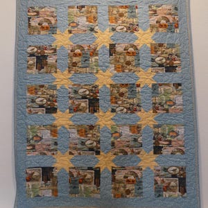 Coperta trapuntata con cartoline antiche e stelle, verde acqua e oro