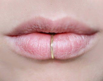 Comfortable Fake Lip Cuff, Extra Thick GOLD, 16 gauge, lip cuff, fake lip ring, fake piercing Labret, hypo allergenic, nickel fre