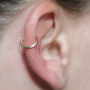 Or 14 carats, boucle d'oreille épaisse fausse boucle d'oreille hélicoïdale/cartilage calibre 18, faux, créoles, uni, simple, minimaliste, AUCUN piercing requis