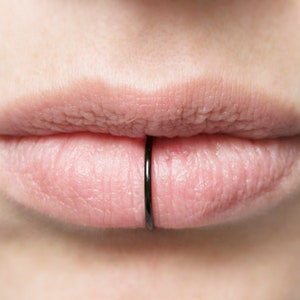 Comfortable Fake Lip Ring, Black, 18 gauge NO PIERCING Lip Cuff coachella,labret lip hugger minimalist cosplay black lip cuff, no piercing