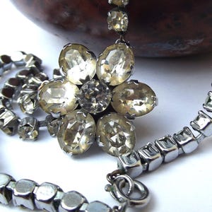1930s rhinestone sparkly flower necklace, flower antique necklace, Art deco flower antique necklace, rhinestone flower necklace, for gift