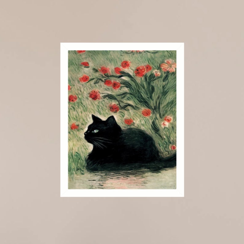 K&ouml;nnte beinhalten: Eine schwarze Katze mit gr&uuml;nen Augen liegt in einem Feld mit roten Blumen. Die Katze schaut nach links aus dem Bild. Die Blumen sind in einer stilisierten Art und Weise gemalt, mit dicken Strichen in Rot und Gr&uuml;n.
