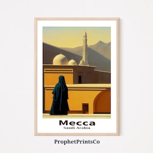 Pode incluir: Um cartaz de viagem vintage com uma ilustração estilizada de uma mesquita em Meca, Arábia Saudita. O cartaz está em uma paleta de cores suaves de amarelo, laranja e azul, com uma mulher em uma abaya azul em pé em primeiro plano. O texto "Meca, Arábia Saudita" está impresso na parte inferior do cartaz.