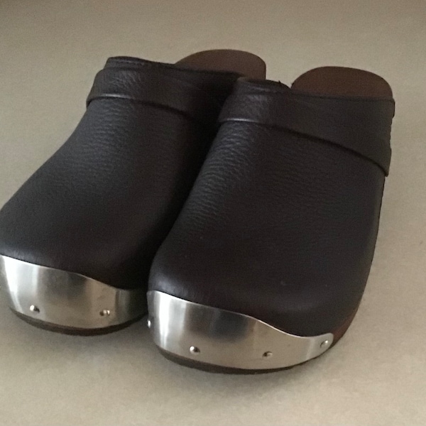 sanita leather clogs