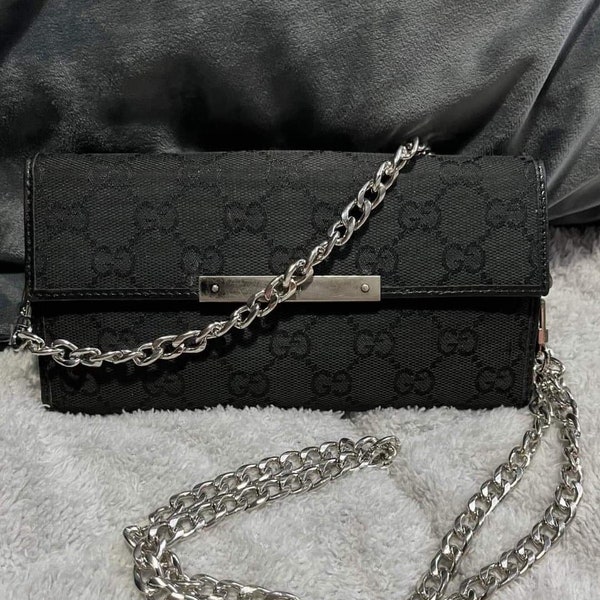 AUTHENTIC Gucci wallet Crossbody