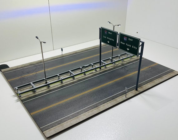 Hot Wheels Display Diorama 1:64 Scale LED Highway Scene | Mini GT