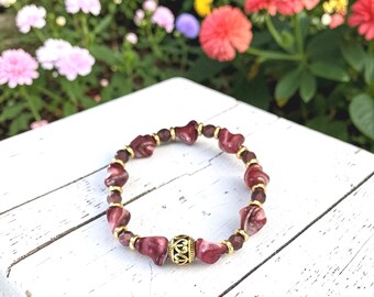 Handcrafted Burgundy Mother-of-Pearl Shell Chip Stretch Bracelet, Iridescent Beaded Wine Pink Statement Jewelry, Gift for Her