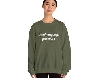 Sudadera bordada de cuello redondo para patólogo del lenguaje del habla / Regalo para patólogos del lenguaje del habla / Suéter acogedor para patólogos del lenguaje del habla / Ropa de agradecimiento para patólogos del lenguaje del habla / Top para patólogos del lenguaje del habla