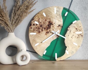 Clock made of poplar wood and epoxy resin, home decor, loft style, wooden wall clock, gift, handmade