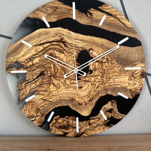 Horloge en bois d'olivier et résine époxy, décoration intérieure, style loft, horloge murale en bois, cadeau, fait main