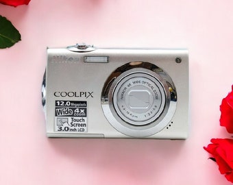Seltene graue Nikon Coolpix S4000 – 12 MP, Touchscreen, ideal für romantische Erinnerungen, Valentinstagsgeschenk, Y2K Digital, ausgezeichneter Zustand