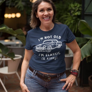 I'm Not Old I'm Classic and Kinky T-Shirt, lustiges Kinky Shirt, BDSM Auto Shirt, Gag Geschenk, Classic Kinky Geschenk, Daddy Mommy Dom, UNISEX, 4 Farben Bild 2