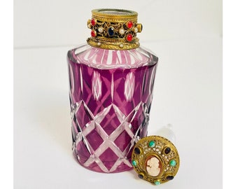 Antiek gesneden tot helder glazen parfumflesje met cameo juwelen stop - Amethist paars goudkleurige filigraan saffier toermalijn chrysopraas parel