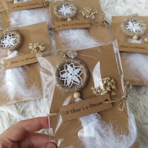 Mini llavero Dreamcatcher favores únicos para invitados, regalo de despedida de soltera de boda boho, regalo a granel de baby shower boho, regalo de fiesta personalizado