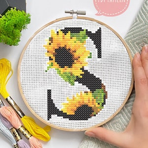 Patrón PDF de punto de cruz de letra S, bordado moderno de girasol, descarga digital fácil de punto de cruz de moda pequeña, regalo del día de las madres