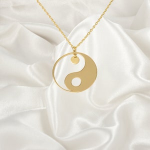 Silver Ying Yang Necklace, Spiritual Necklace, Ying Yang Charm Necklace, Dainty Ying Yang Pendant, Summer Jewelry, Minimalist Yoga Gift