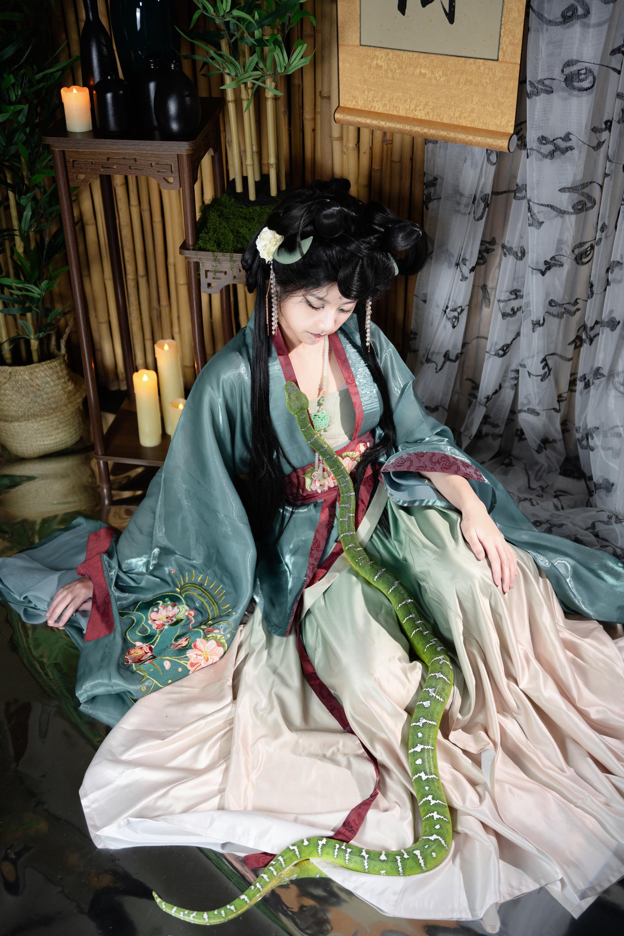 翠青兒/ CUI QINGER / DRAGUN - Hanfu, Northern Dynasty, 4-Piece Set, Original Hanfu Designs Made Tailored to Custom Measurement Preorder