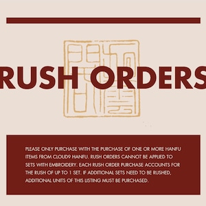 Puede incluir: Un gráfico marrón y blanco con el texto "RUSH ORDERS" en rojo. El texto a continuación explica que los pedidos urgentes solo se pueden comprar con la compra de uno o más artículos hanfu de Cloud9 Hanfu. Los pedidos urgentes no se pueden aplicar a los conjuntos con bordados. Cada compra de pedido urgente contabiliza la urgencia de hasta 1 conjunto. Si se necesitan conjuntos adicionales para ser urgentes, se deben comprar unidades adicionales de esta lista.