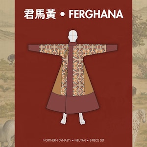 Puede incluir: Ilustración de un abrigo largo estampado en tonos marrón, burdeos y beige, con el texto "君馬黃 • FERGHANA" en la parte superior. Las palabras "NORTHERN DYNASTY • NEUTRAL • 2-PIECE SET" están en la parte inferior. El fondo es de color marrón rojizo.