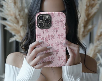 キュートなピンクのリボンが可愛いコケットスマホケース、ガーリーでトレンド感のあるスタイル