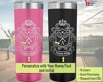 Gobelet de tennis personnalisé. Cadeau personnalisé pour entraîneur ou joueur de tennis. Cadeaux de tennis pour femme et homme. Armoiries personnalisées avec motif.