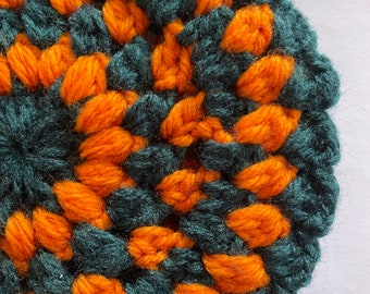 Crochet tiny circle purse with scalloped edges, unique and fun small purse,  Afghan refugee made, support refugees, crochet bag with zipper
