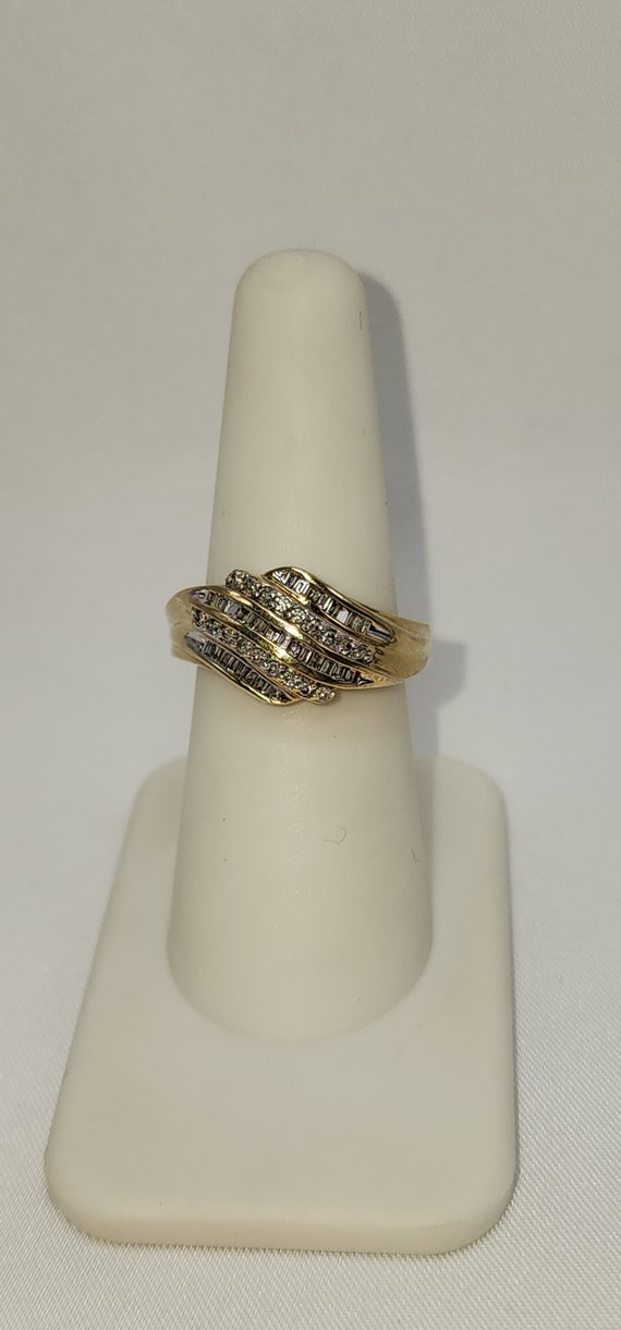 Beautiful 10k Gold and diamond ring