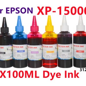 Può includere: Sei bottiglie di inchiostro a colorante da 100 ml per stampanti Epson XP-15000. Le bottiglie sono etichettate con i colori nero, ciano, magenta, giallo, grigio e rosso.