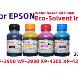 Könnte beinhalten: Vier Flaschen Eco-Solvent-Tinte für Epson-Drucker. Die Flaschen sind mit Schwarz, Gelb, Magenta und Cyan beschriftet. Jede Flasche enthält 100 ml Tinte. Die Produktnummern WF-2950, WF-2930, XP-4205 und XP-4200 sind angegeben.