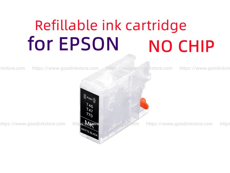 Op de afbeelding: Een navulbare inktcartridge van doorzichtig plastic voor Epson-printers zonder chip. Het label toont de tekst PUSH, T46, T47, 770, MK en MATTE BLACK. De cartridge is voorzien van een klein oranje plastic onderdeel aan de zijkant.