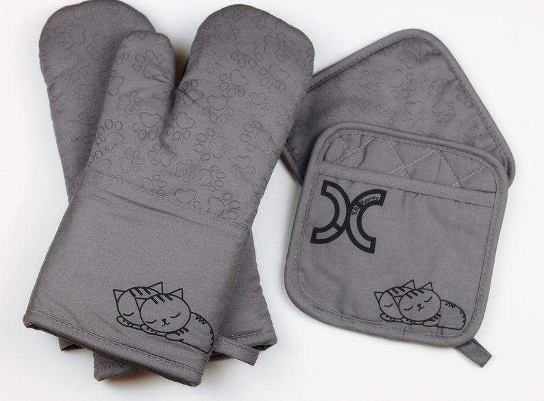 Cat Oven Mitts and Potholders Set