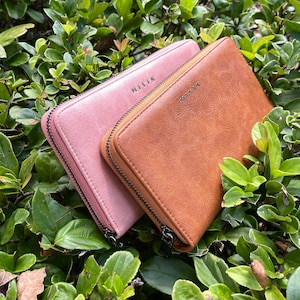 Cartera de cuero para mujer, billetera grande de cuero con cremallera / billetera plegable para mujeres con correa para la muñeca / Regalo para ella