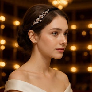Twinkle Crystal Headband – A Touch of Sparkle for Dreamers