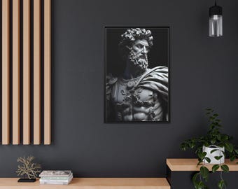 Può includere: Foto in bianco e nero di un busto di marmo di un uomo con la barba e una corona di foglie. Il busto è su uno sfondo scuro.