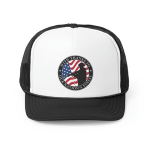 La casquette de camionneur Merci à nos vétérans militaires rend hommage aux personnes courageuses qui ont mis leur vie en jeu pour les libertés que nous aimons.
