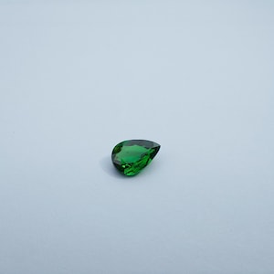 NATURAL TSAVORITE FLAWLESS Quality Pear ! 1.30 carat  Top Colour Gemstone