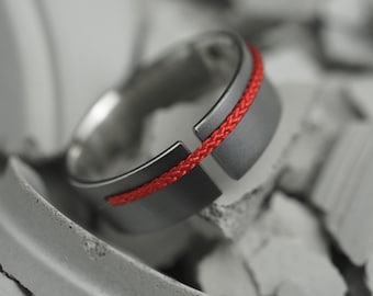 Bague ligne rouge 7 mm foncé | Bague géométrique moderne | Bague simple pour tous les jours | Alliance | Bague géométrique tendance | Bague unisexe | Bijoux Wabisabi