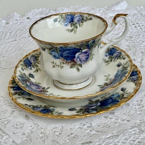 Royal Albert &quot;Moonlight Rose&quot; Footed Teacup Saucer Cake Plate Tray Creamer Sugar Bowl Bone China Made in England