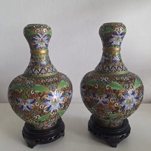 Vintage Chinese Oriental Cloisonne Flower Enamel Vase Set with stand